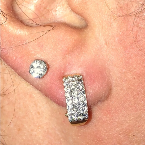 Jewelry - 14kt gold diamond earrings